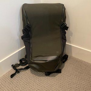 Lululemon More Miles Backpack 25.5L - Olive Green/Black - NEW